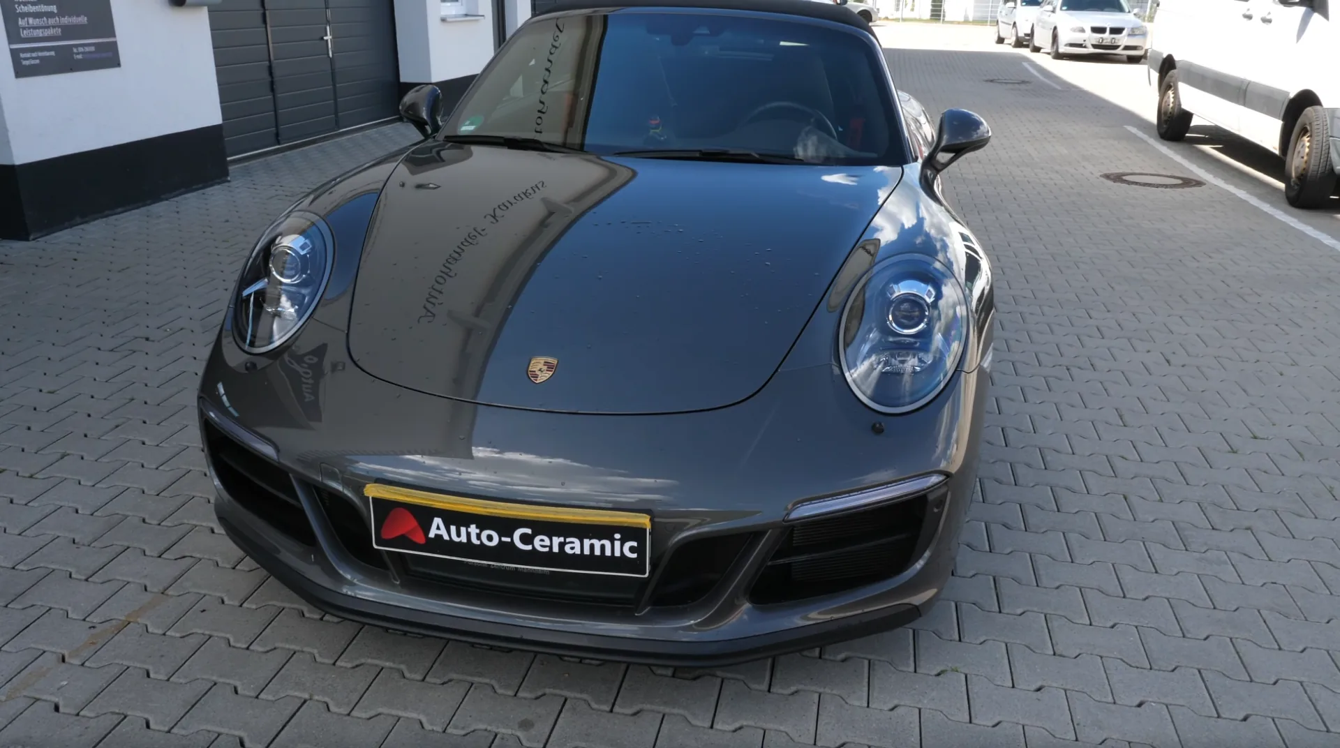 Porsche mit professioneller Keramikversiegelung
