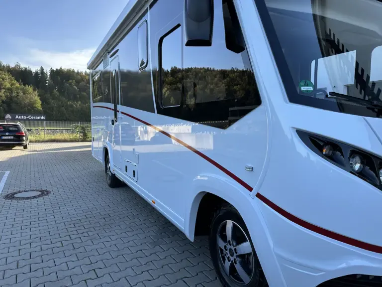 Weisses Wohnmobil Komplettaufbereitung