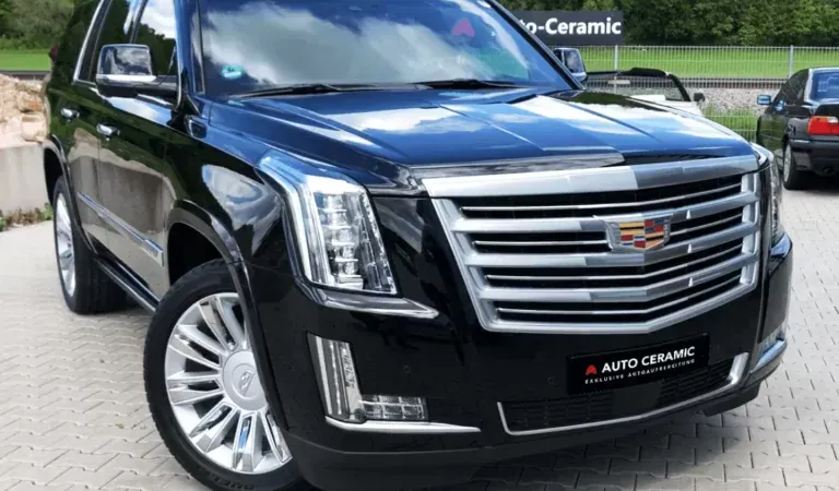Schwarzer Cadillac Escalade Vollaufbereitung
