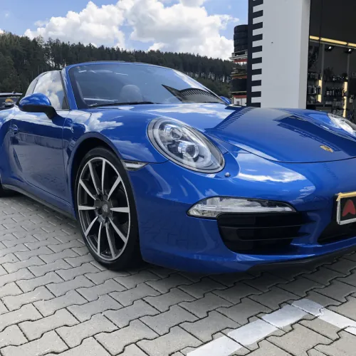 Blauer Porsche 911 Targa Hochglanzpolitur