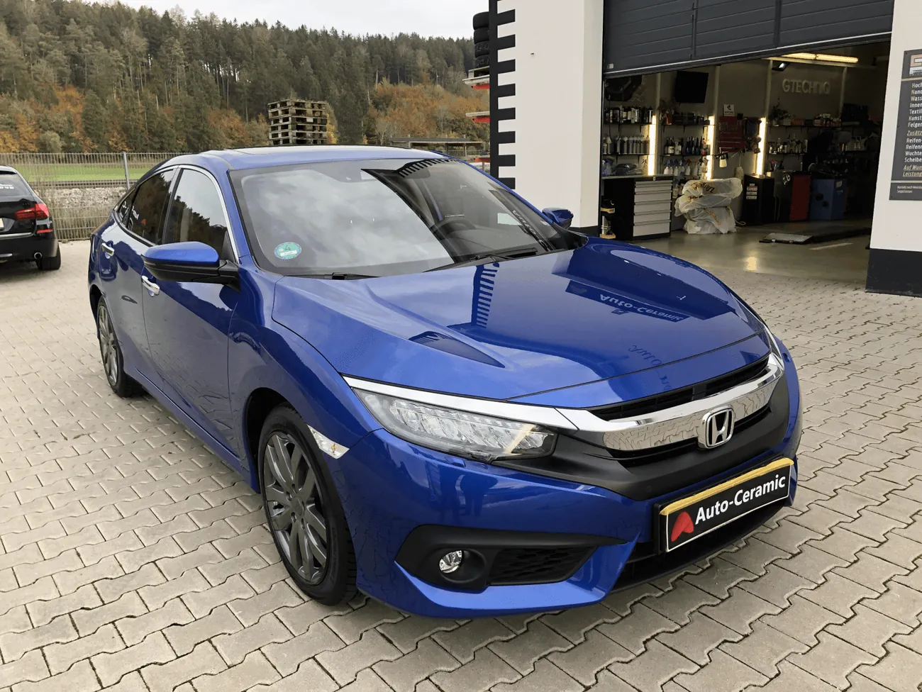 Blauer Honda Civic Aussenaufbereitung