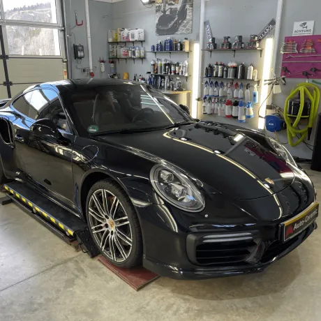 Schwarzer Porsche 911 Turbo Hochglanzpolitur
